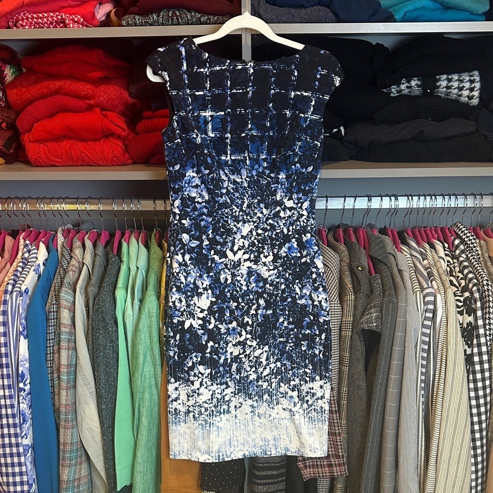 WHBM blue/white sleeveless back zipper/hook and eye closure sheath dress size 00